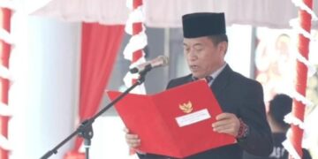 Ketua DPRD Murung Raya, Rumiadi, membacakan Naskah Proklamasi Kemerdekaan Republik Indonesia di momen Upacara HUT ke-81 RI, Senin (17/8/2026).