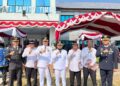 Bupati Bartim, M. Yamin dan Wabup Adi Mula Nakalelu, Kepala Rutan Tamiang Layang, Agung Novarianto, berpose dengan perwakilan WBP yang menerima remisi, Senin (17/8/2026).