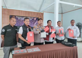 Kapolres Lamandau AKBP Eko Yusmiarto beserta jajaran dalam konfrensi pers, Rabu (19/8/2026). (ist)