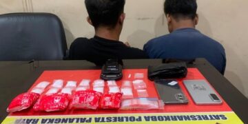 SA (42) dan AW (39) beserta barang bukti. (ist)