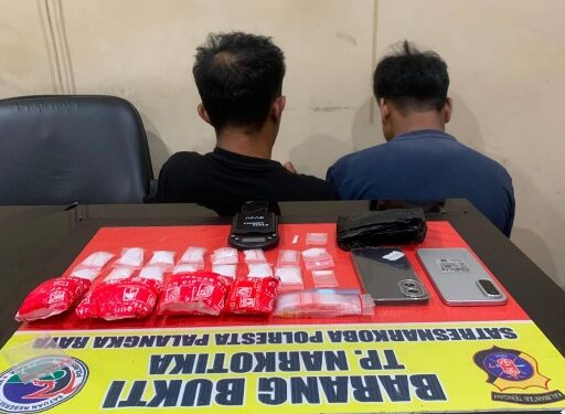 SA (42) dan AW (39) beserta barang bukti. (ist)
