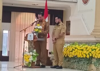 Bupati Barito Timur M. Yamin bersama Wakil Bupati Barito Timur Adi Mula Nakalelu, ketika menyampaikan sambutan di Musda VI Golkar Barito Timur, di GPU Mantawara Tamiang Layang, Senin (24/8/2026).