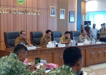 Bupati Barito Timur M. Yamin dan Wabup Adi Mula Nakalelu, beserta unsur Forkopimda memimpin Rakor Penanganan Karhutla 2026, Senin (24/8/2026).