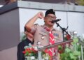 Bupati Barito Utara, H. Shalahuddin, memberikan semangat ketika menghadiri peringatan HUT ke-65 Gerakan Pramuka tingkat Kwartir Cabang (Kwarcab) Barito Utara sekaligus membuka Pesta Siaga Tingkat Kabupaten Barito Utara Tahun 2026 di Arena Terbuka Tiara Batara, Muara Teweh, Senin (24/8/2026).