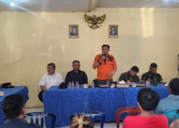 Bupati Bartim, M. Yamin bersama Wabup Adi Mula Nakalelu, menyampaikan penjelasan Inmendagri Nomor 1/2026, sekaligus peninjauan kesiapan penanganan karhutla di Betang Nalong, Kecamatan Paju Epat, Rabu (26/8/2026).