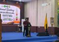 Kajari Barito Timur, Abdul Halim, didampingi istri, memberikan sambutan dalam selamat datang di Rumah Jabatan Bupati Bartim, Jumat (28/8/2026).