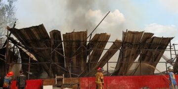 Kebakaran Dasu House of Grill yang berada di Kota Palangka Raya, Jumat (28/8/2026) siang. (ist)