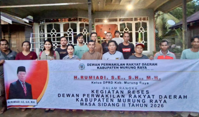 Ketua DPRD Kabupaten Murung Raya, Rumiadi, ketika menyerap aspirasi warga melalui Reses di Tumbang Baloi.