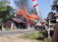 Kebakaran rumah dua lantai di Desa Matabu, Kecamatan Dusum Timur, Jumat (7/8/2026).