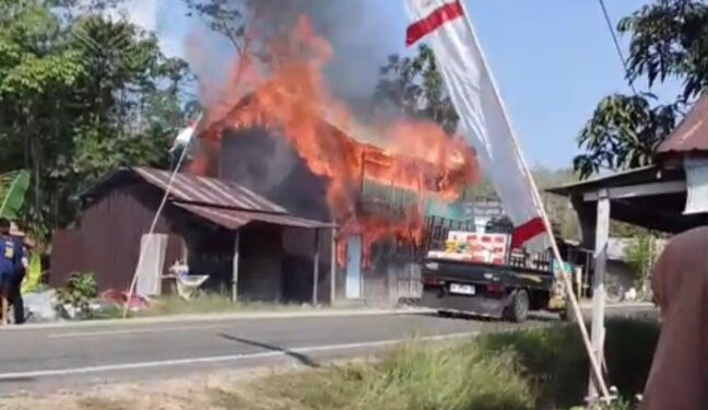 Kebakaran rumah dua lantai di Desa Matabu, Kecamatan Dusum Timur, Jumat (7/8/2026).