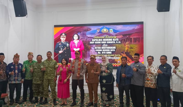 Ketua Komisi I DPRD Murung Raya, Rejikinoor (dua dari kiri) menghadiri penyambutan Kapolres Baru, Selasa (21/7/2026).