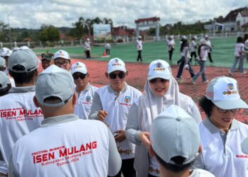 Waket I DPRD Murung Raya, Dina Maulidah, dalam acara pelepasan perserta FBIM 2026.