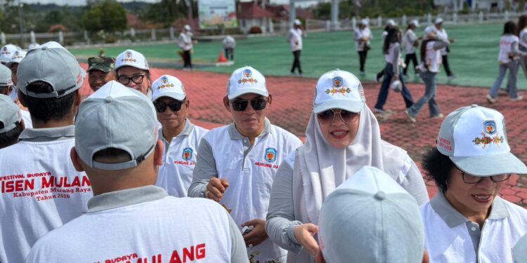 Waket I DPRD Murung Raya, Dina Maulidah, dalam acara pelepasan perserta FBIM 2026.
