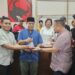 Anggota DPRD Murung Raya, Bebie membagikan daging kurban PDIP kepada masyarakat, Rabu (27/05/2026).