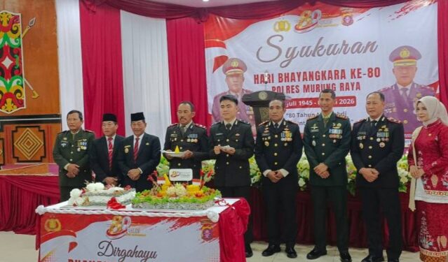 Ketua DPRD Murung Raya, Rumiadi, menghadiri acara syukuran dalam rangka memperingati Hari Bhayangkara ke-80 yang diselenggarakan oleh Polres Murung Raya di Gedung Pertemuan Umum (GPU) Kota Puruk Cahu, Rabu (1/7/2026).