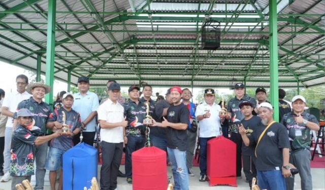 Wakil Ketua I DPRD Kabupaten Kapuas Yohanes hadiri peresmian Gantangan Kapuas Bersinar yang dirangkai dengan pembukaan Lomba Burung Berkicau Bupati Cup I Tahun 2026 di Jalan Trans Kalimantan Km 5,5, Desa Tambun Raya, Kecamatan Basarang, pada Minggu (31/5/2026). (ist)