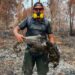 Pencipta Reptil Sampit, Harie Siswanto menunjukan trenggiling yang terbakar akibat terjebak karhutla. (ist)