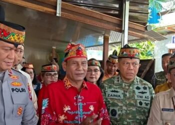 Ketua DPRD Kalteng, Arton S Dohong menghadiri Ritual Tiwah di Jalan G Obos VIII, Kota Palangka Raya, belum lama ini. (ist)