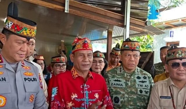 Ketua DPRD Kalteng, Arton S Dohong menghadiri Ritual Tiwah di Jalan G Obos VIII, Kota Palangka Raya, belum lama ini. (ist)