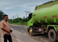 Anggota Komisi IV DPRD Kalteng, Abdul Hafid meninjau perbaikan jalan di HM Arsyad Sampit. (ist)