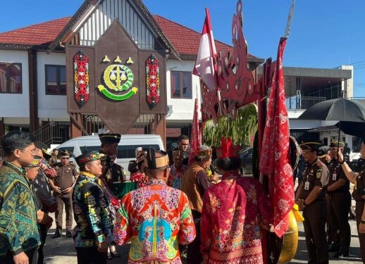 Ketua DPRD Kabupaten Kapuas Ardiansah dan Wakil Ketua I DPRD Yohanes menghadiri penyambutan kunjungan kerja Kajati Kalteng, Nurcahyo J.M., di Kantor Kejaksaan Negeri Kapuas, Kamis (25/6/2026). (ist)