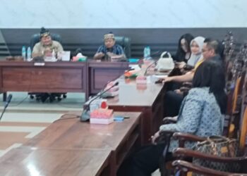 Ketua DPRD Kapuas, Ardiansah, didampingi Wakil Ketua II Berinto, hadir para Ketua Komisi beserta anggota dewan, unsur eksekutif yang diwakili Asisten I Sekretaris Daerah Kabupaten Kapuas, Romulus, perwakilan Organisasi Perangkat Daerah (OPD), dalam rapat Banmus. (ist)