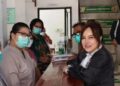 Anggota Komisi III DPRD Kalteng, Faridawaty Darland Atjeh meninjau pelayanan di Puskesmas Tangkiling. (ist)