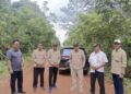 Komisi IV DPRD Kalteng meninjau ruas lanjutan perbaikan Jalan Cempaka Mulia-Kampung Melayu di Kotawaringin Timur. (ist)