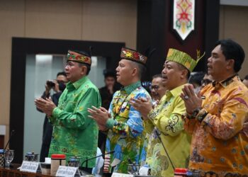 Bupati Bartim, M. Yamin beserta jajaran kepala daerah se-Kalimantan Tengah, mengikuti rakor penanganan karhutla di Aula Jaya Tingang Palangka Raya, Jumat (4/9/2026). (ist)