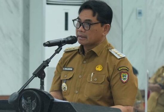 Bupati Barito Utara H. Shalahuddin, menyampaikan arahan saat membuka Rapat Koordinasi (Rakor) Pengendalian dan Evaluasi Pembangunan Daerah Tahun 2026 di Gedung Balai Antang, Selasa (1/9/2026).