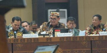 Bupati Barito Utara, H. Shalahuddin, memaparkan penanganan karhutla yang telah dilakukan daerah pada Rapat Evaluasi Pencegahan dan Penanganan Karhutla Provinsi Kalimantan Tengah di Aula Jayang Tingang, Palangka Raya, Kamis (3/9/2026). (ist)
