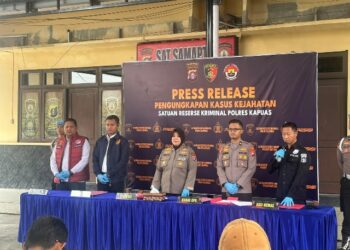 Kapolres Kapuas AKBP Rina Perwitasari, beserta jajaran dalam press release, Senin (7/9/2026). (ist)