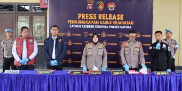 Kapolres Kapuas AKBP Rina Perwitasari, beserta jajaran dalam press release pengungkapan kasus kejahatan, Senin (7/9/2026). (ist)