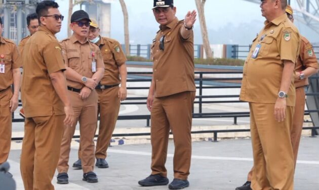 Bupati Barito Utara H. Shalahuddin, mencek progres pembangunan pelebaran jalan, Senin (7/9/2026).