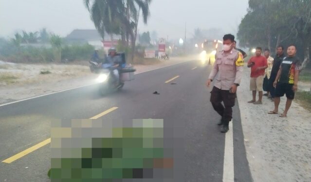 Personel Polsek Sabangau yang melakukan pengamanan TKP pasca insiden kecelakaan, Selasa (8/9/2026). (ist)