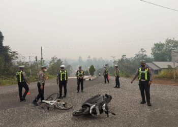 Kasat Lantas Polres Gunung Mas Iptu Erry Setiawan, S.H., M.H., beserta jajaran saat melaksanakan Latkatpuan serta di TPTKP kecelakaan lalu lintas, Rabu (9/9/2026) pagi. (ist)