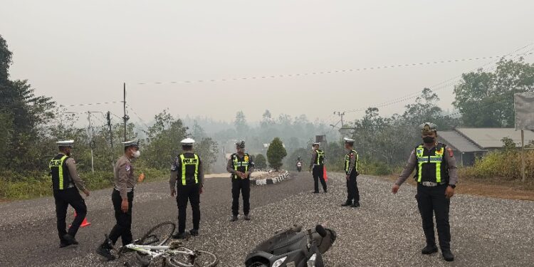 Kasat Lantas Polres Gunung Mas Iptu Erry Setiawan, S.H., M.H., beserta jajaran saat melaksanakan Latkatpuan serta di TPTKP kecelakaan lalu lintas, Rabu (9/9/2026) pagi. (ist)