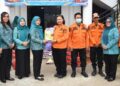Ketua TP PKK Kabupaten Barito Utara, Hj. Maya Savitri Shalahuddin, menyerahkan bantuan, Selasa (8/9/2026).
