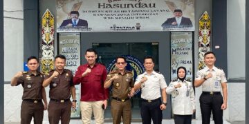 Kajari Bartim, Abdul Halim, dan jajaran diterima pihak Rutan Kelas IIB Tamiang Layang, Rabu (9/9/2026). (ist)