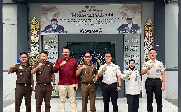 Kajari Bartim, Abdul Halim, dan jajaran diterima pihak Rutan Kelas IIB Tamiang Layang, Rabu (9/9/2026). (ist)