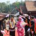 Kapolres Bartim AKBP Iqbal Sengaji, S.I.K., M.Si. disambut tradisi pedang pora, Jumat (11/9/2026). (ist)