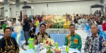 Bupati Barito Utara, H. Shalahuddin, dan Wabup Felix Soenadi Y. Tingan, bersama Kapolres Lama AKBP AKBP Singgih Febiyanto serta Kapolres Baru AKBP Irnanda Oktoria, dalam malam pisah sambut, Sabtu (12/9/2026).