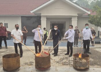 Pemusnahan barang bukti yang berlangsung di Kantor Kejaksaan Negeri Barito Timur, Rabu (16/9/2026). (ist)