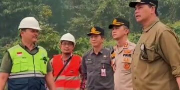 Bupati Barito Utara H. Shalahuddin, meninjau progres pembangunan Jembatan Lemo, Rabu (16/9/2026).