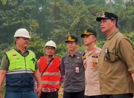 Bupati Barito Utara H. Shalahuddin, meninjau progres pembangunan Jembatan Lemo, Rabu (16/9/2026).