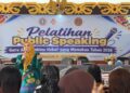 Wakil Ketua I DPRD Murung Raya, Dina Maulidah, memberikan pelatihan public speaking kepada peserta, Senin (21/9/2026).