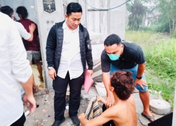 Pria berinisial AJ (22) saat diamankan petugas. (ist)