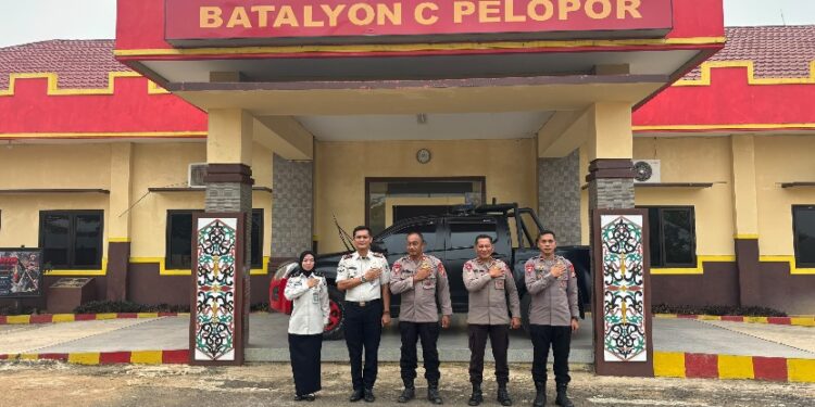 Kepala Rutan Tamiang Layang, Agung Novarianto, beserta jajaran Brimob C Pelopor Kalteng di Lenggang, usai koordinasi, Selasa (22/9/2026). (ist)