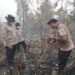 Kapolresta Palangka Raya, Kombes Pol Andiyatna, S.I.K., M.H. dan Dir Samapta Polda Kalteng Kombes Pol. Viddy Dasmasela, S.H., S.I.K., M.M. dalam penyekatan kawasan lahan yang terbakar di Jalan Eka Hapakat, Jumat (25/9/2026). (ist)
