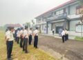 Kepala Rutan Kelas IIB Tamiang Layang, Agung Novarianto, memberikan arahan jajaran pegawai, Senin (28/9/2026). (ist)